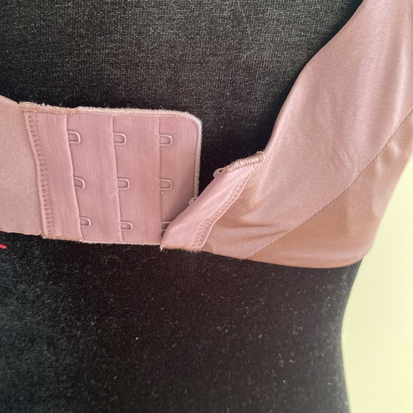 Victoria’s Secret push up underwire two tone bra - Picture 8 of 9